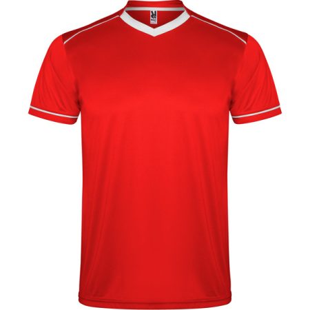 Póló és nadrág sportos együttese